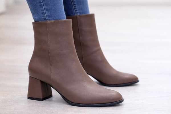 Kahverengi Kalın Topuklu Kadın Bot