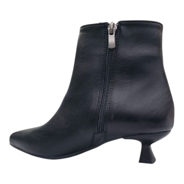 Siyah Metal Tokalı İnce Topuklu Kadın Bot