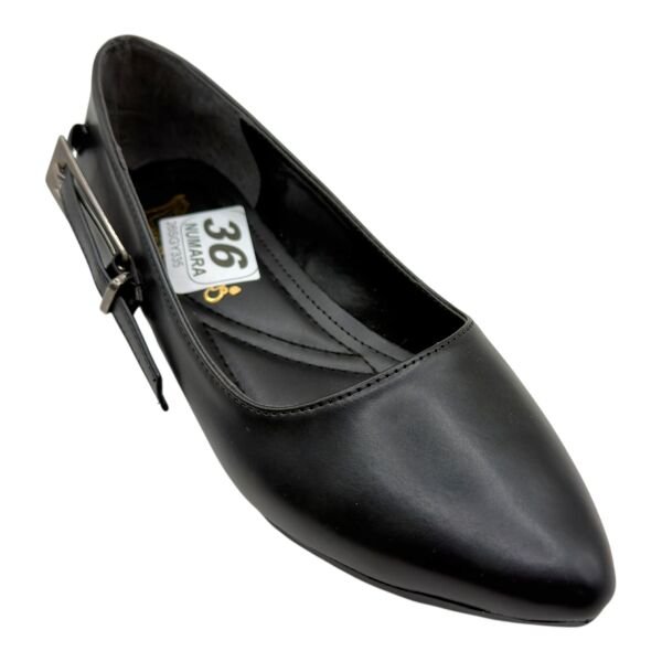 Siyah Sivri Burun Kadın Babet – Metal Aksesuarlı Şık Günlük Model