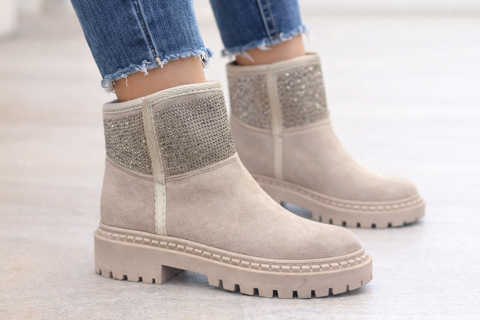 Bej Taş Detaylı Kadın Kışlık Bot Ugg