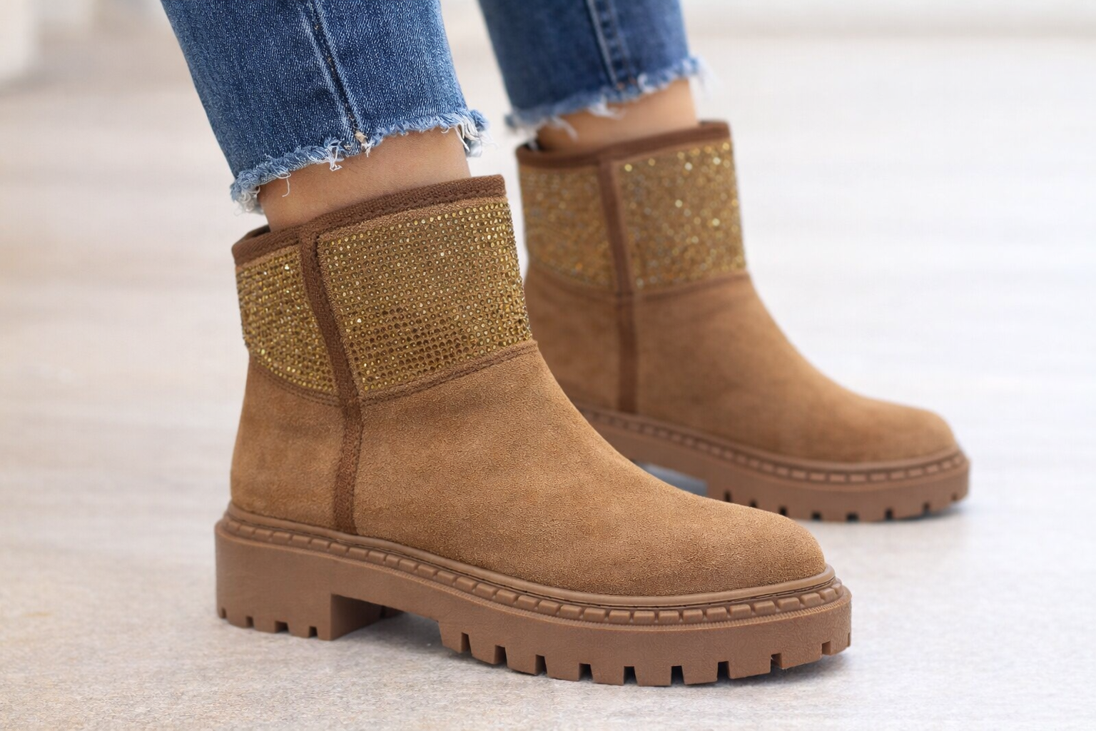 Taba Taş Detaylı Kadın Kışlık Bot UGG