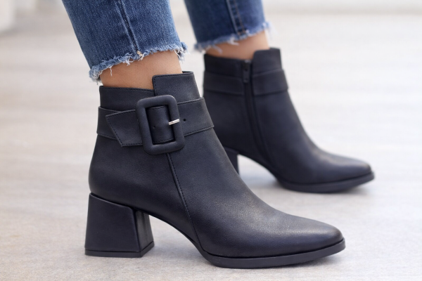 Siyah Tokalı Topuklu Kadın Bot