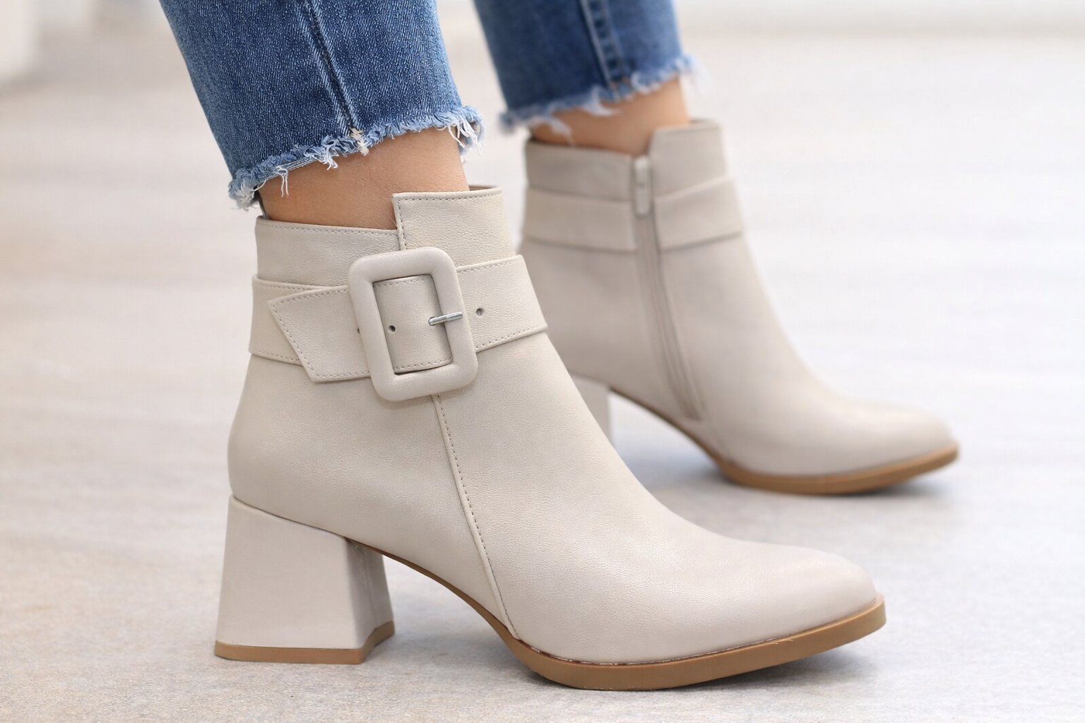 Bej Tokalı Topuklu Kadın Bot