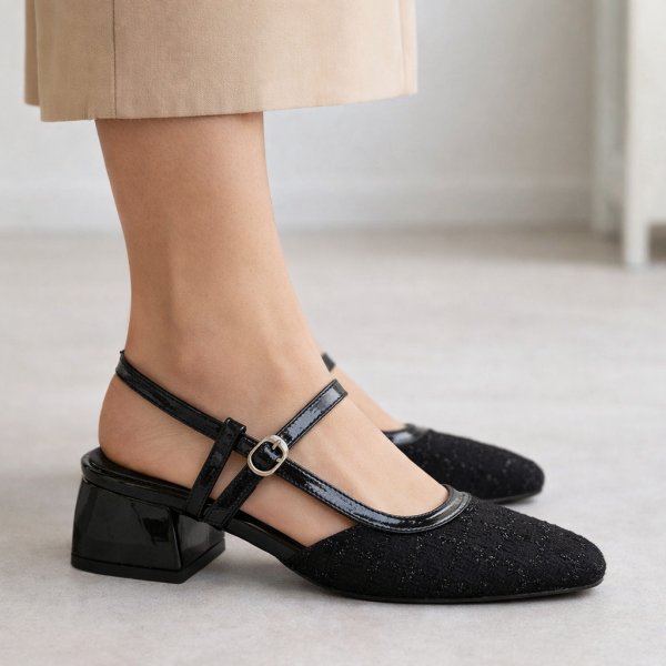 Siyah Rugan Detaylı Kısa Topuk Ayakkabı