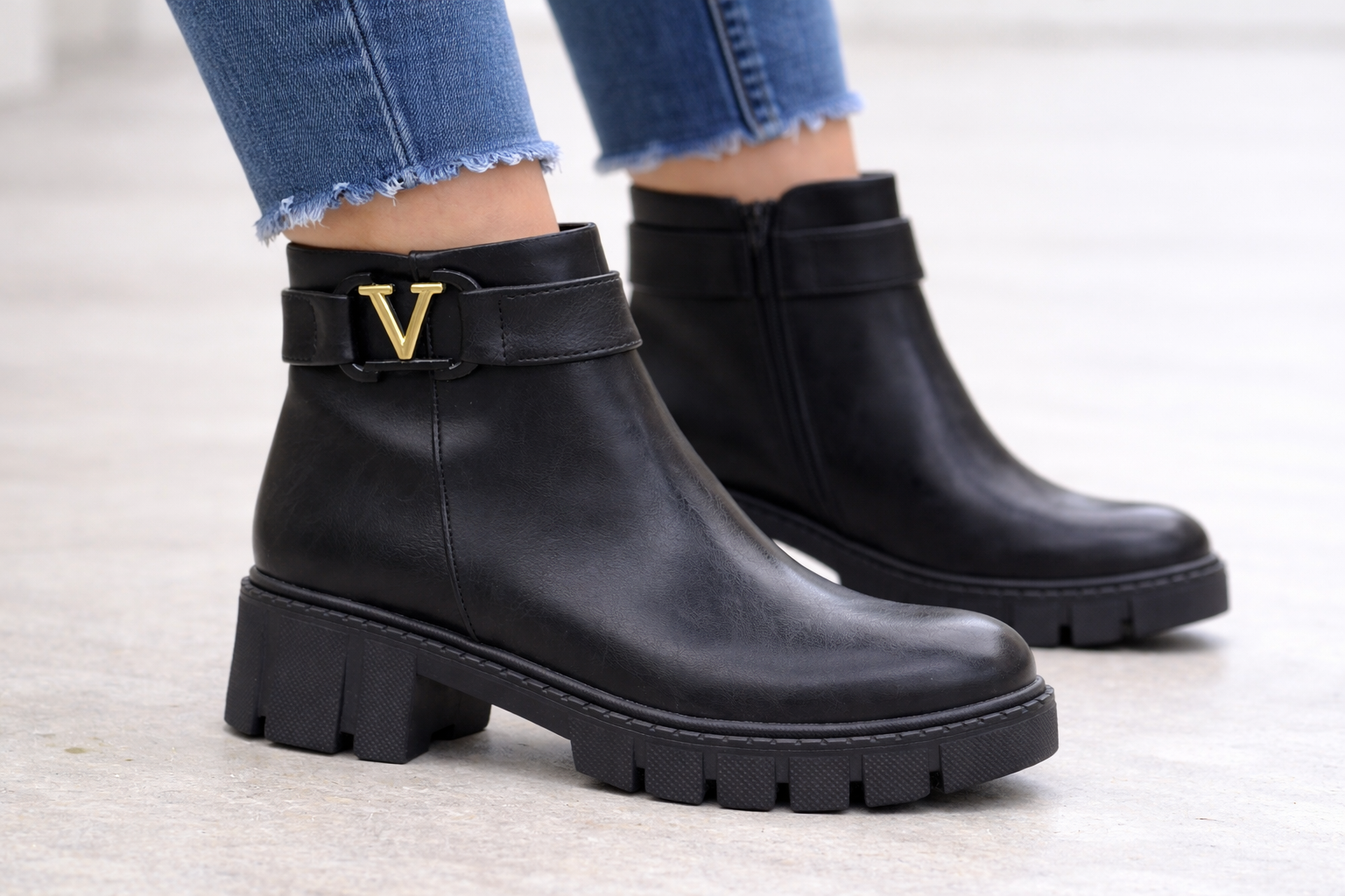 V Tokalı Kalın Taban Kadın Bilek Bot – Siyah