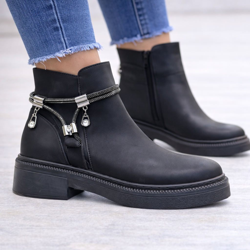 Siyah Taş Detaylı Kadın Bilek Botu Kalın Taban Yuvarlak Burun