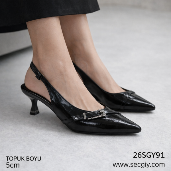 Siyah Tokalı Arkası Açık Bayan Topuklu Ayakkabı – 5 cm Şık ve Rahat Model