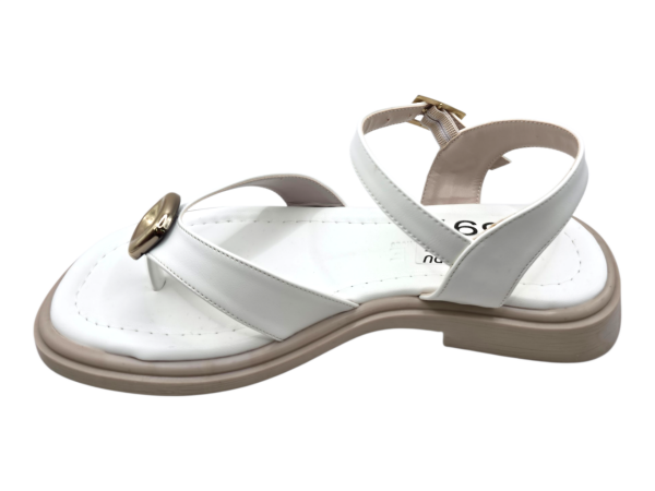 Beyaz Parmak Arası Sandalet Kadın Düz Taban Tokalı Şık Günlük Yazlık Ayakkabı