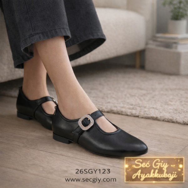 Siyah Tokalı Bayan Babet Ayakkabı – Günlük Rahat ve Şık Tasarım